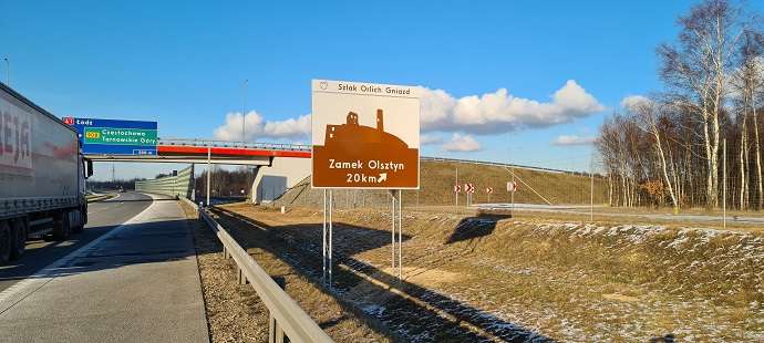 Szlak Orlich Gniazd ma nowe oznakowanie drogowe