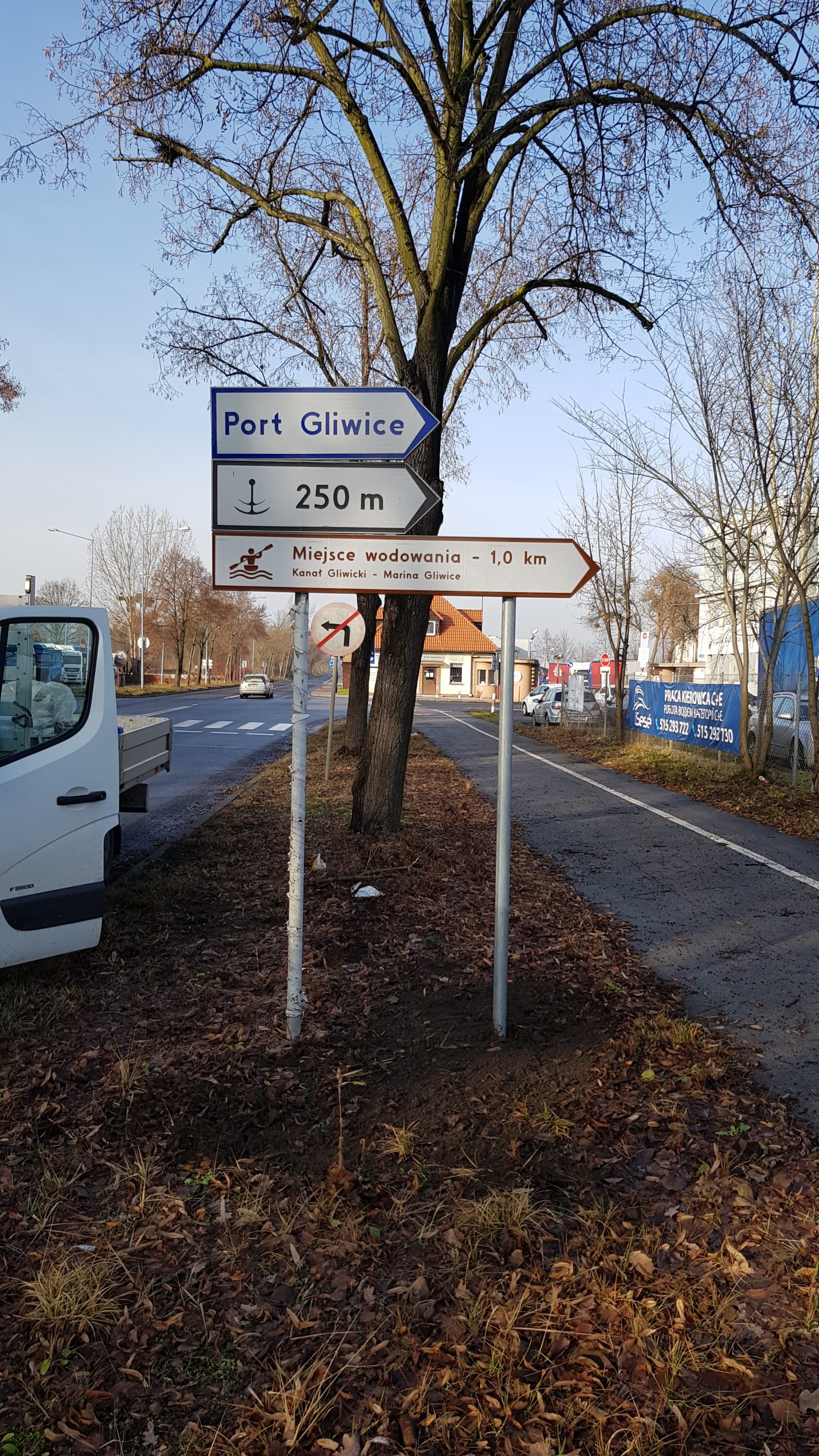 Oznakowanie drogowe dojazdu do miejsc wodowania kajaków